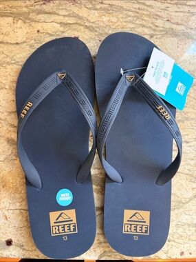 NWT Reef Men’s Navy Blue Flip Flops